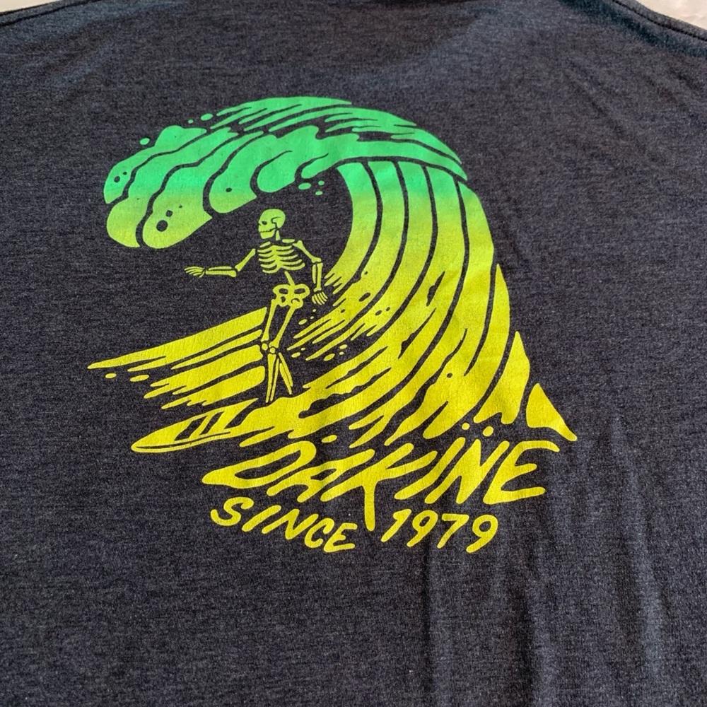 Dakine Gray T-shirt with Wave Design Vintage Look Y2K Men’s Surfer Skater Tee